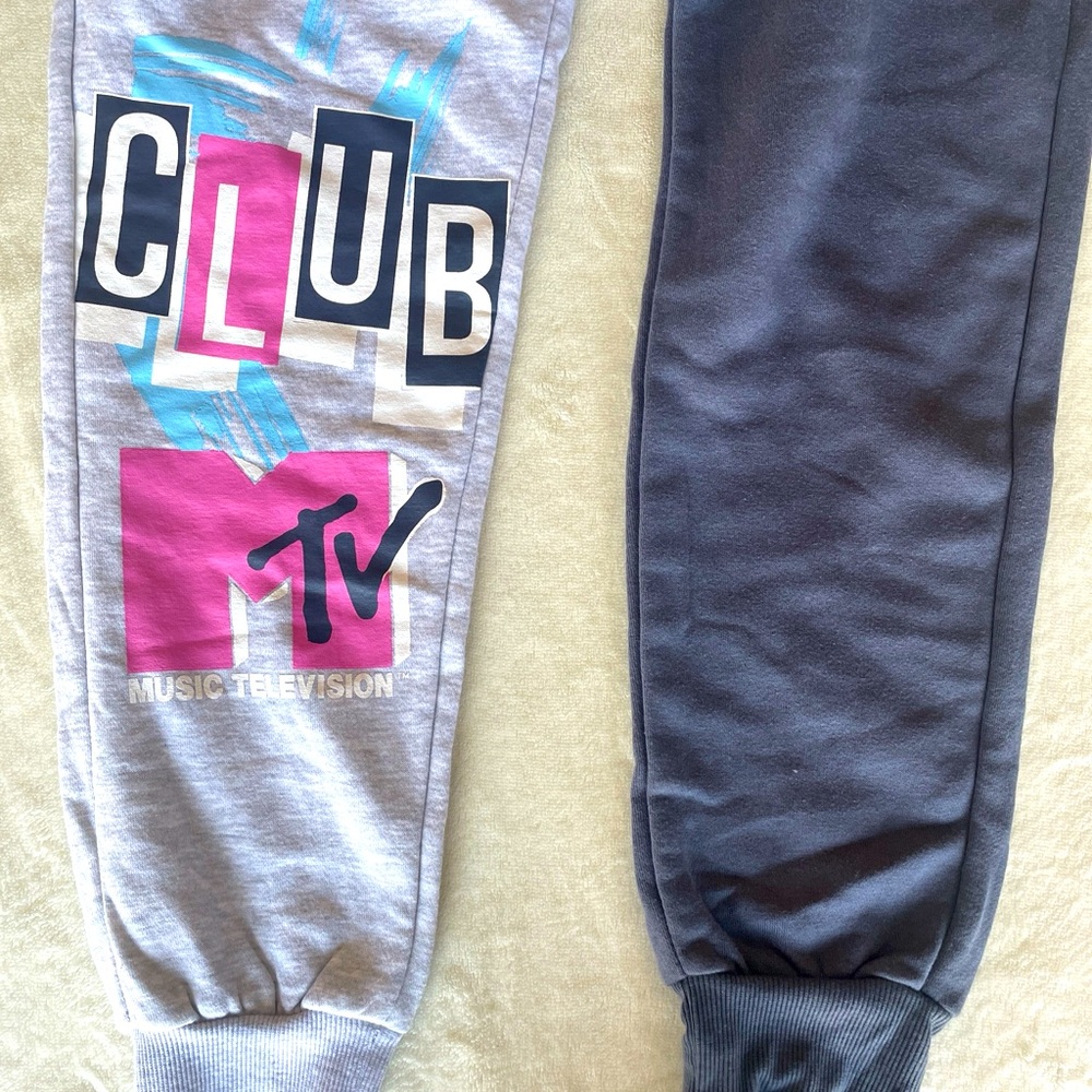 MTV Sweatpants Size Medium Gray Two Toned Large Logo Women’s Loungewear